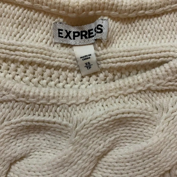 Women’s Express ivory short sleeve sweater XS - Picture 2 of 2